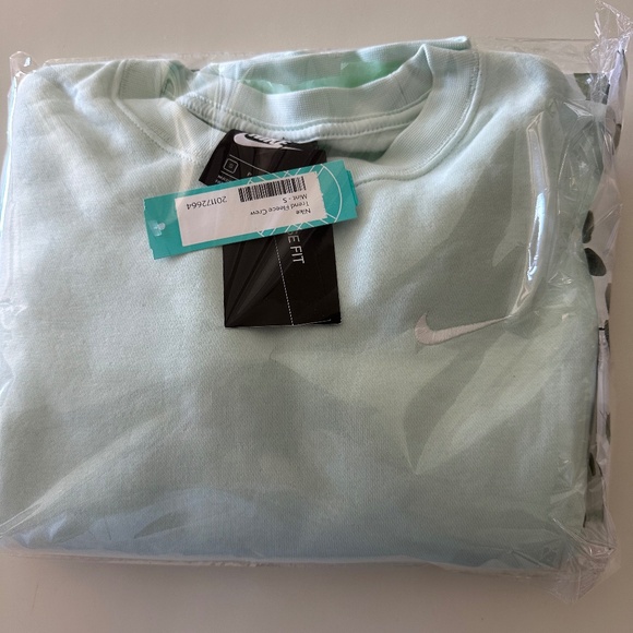 NIKE MINT GREEN TREND FLEECE CREW / NWT-S - Picture 4 of 4
